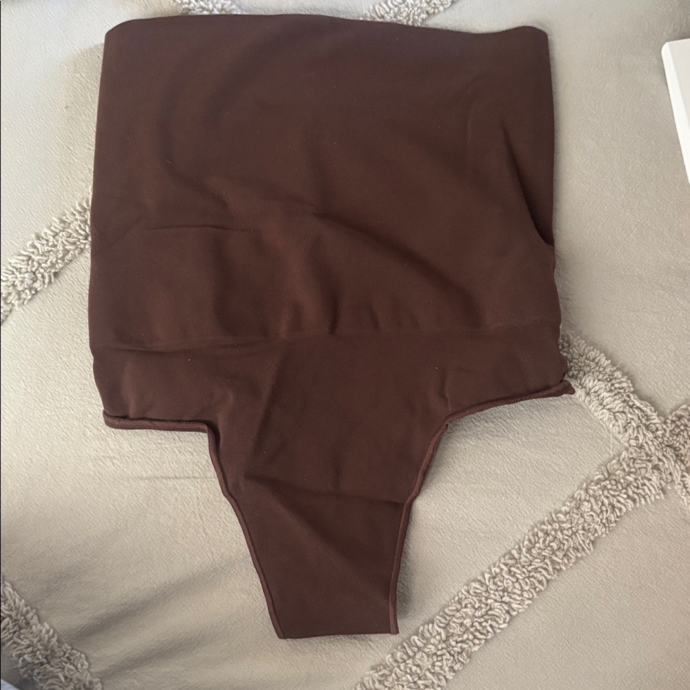 SKIMS Core Control Solutionwear in Brown - Picture 3 of 5